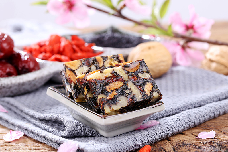 阿胶糕+红枣/枸杞：增强补血功效的科学依据